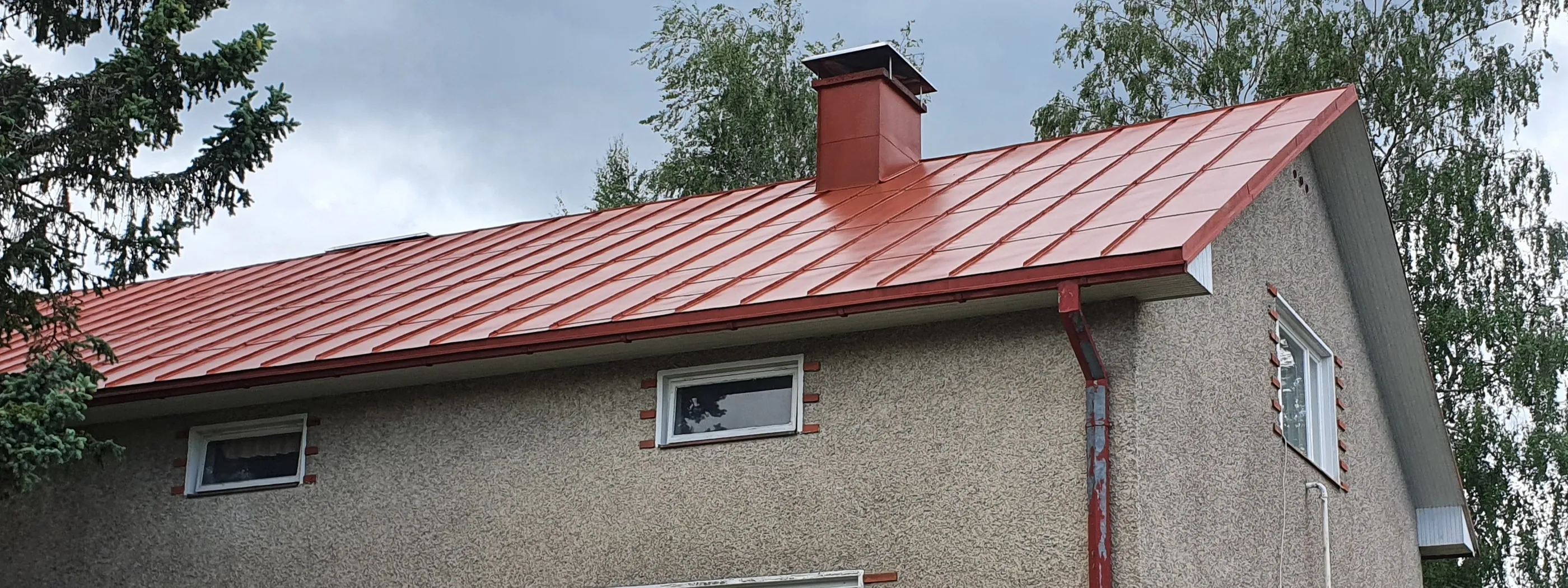 Konesaumakatto pinnoitus