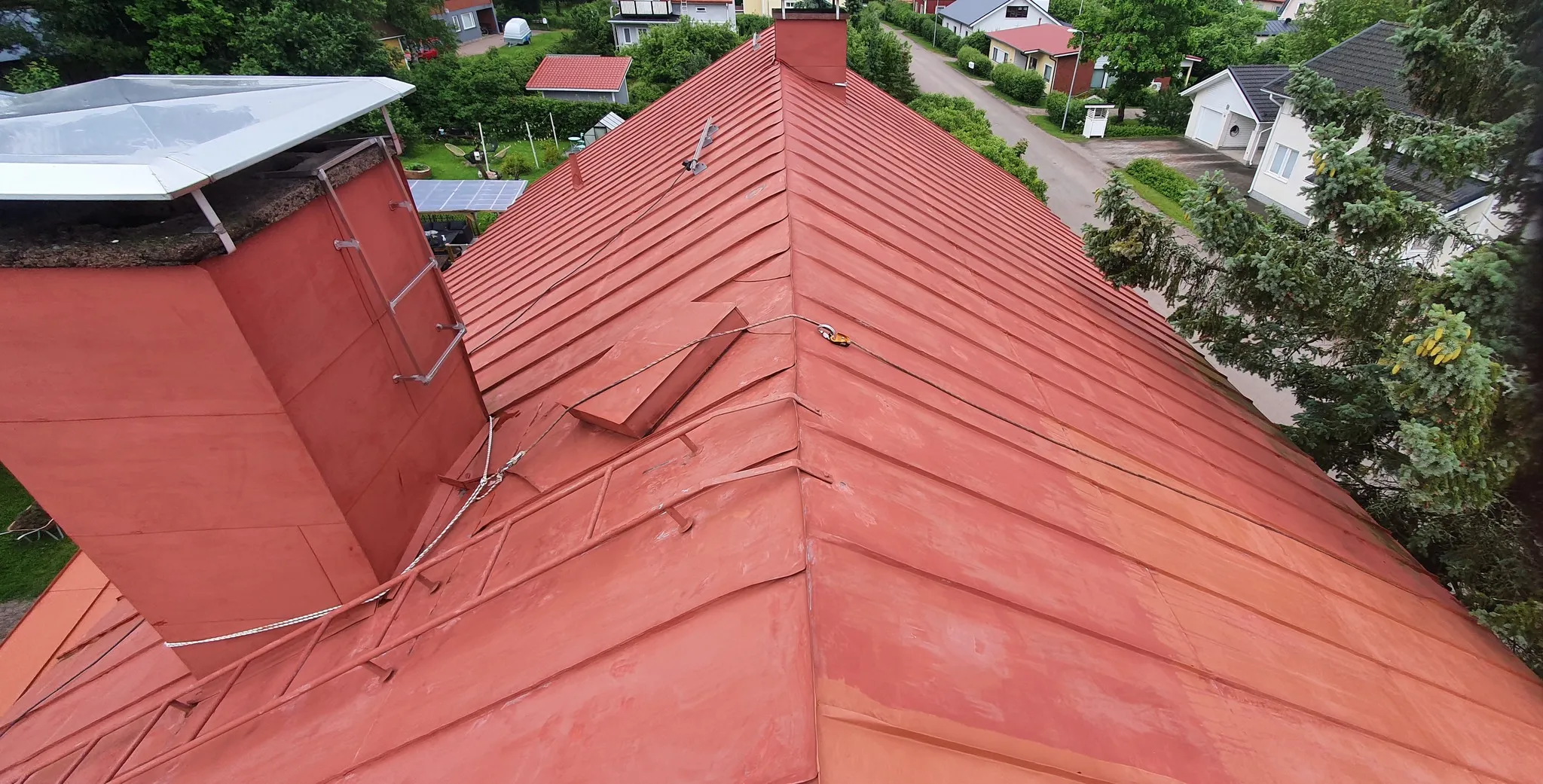 Konesaumakatto pinnoitus