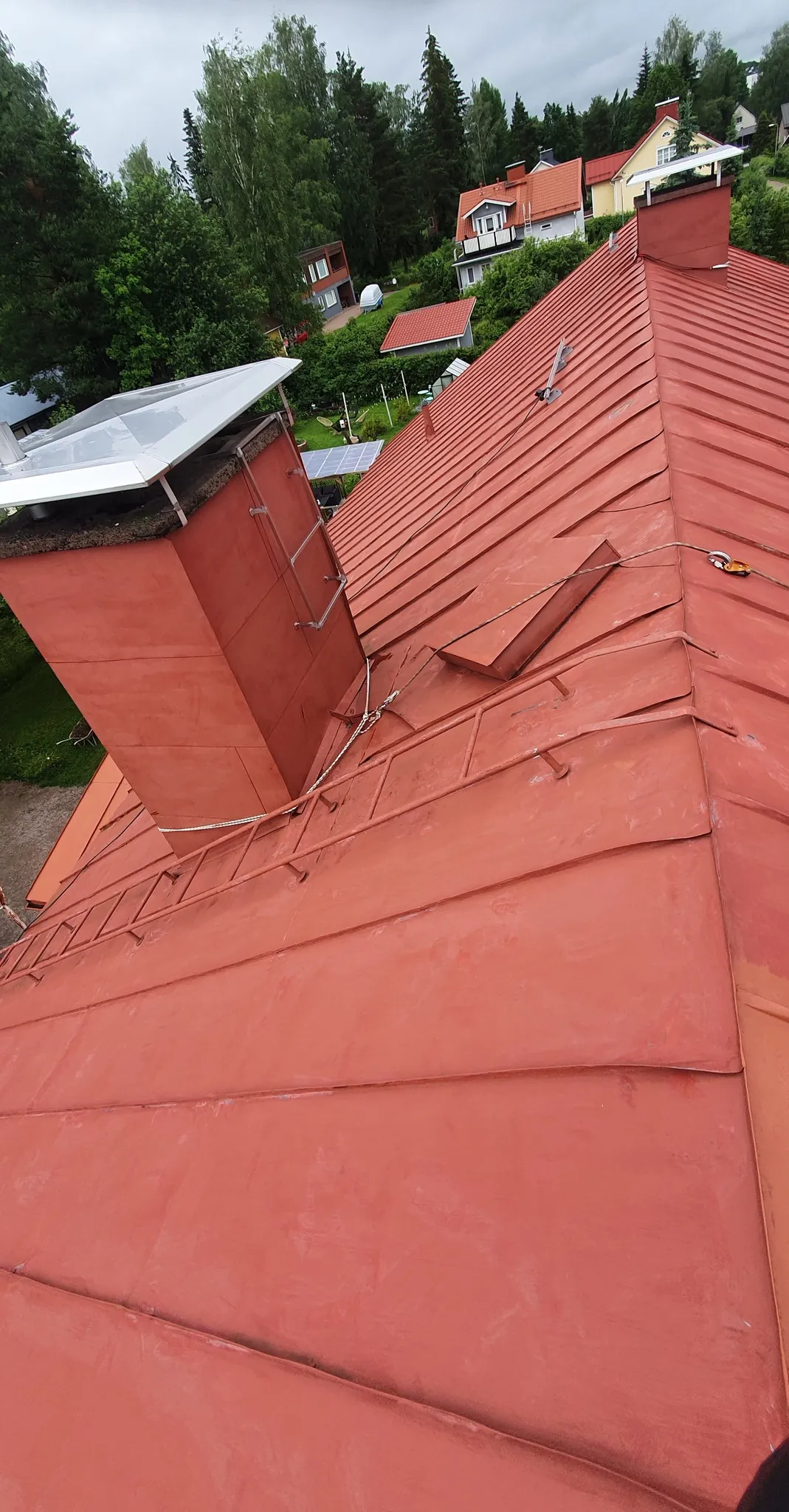 Konesaumakatto pinnoitus