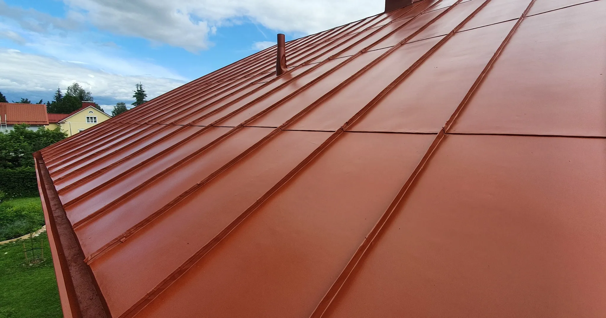 Konesaumakatto pinnoitus